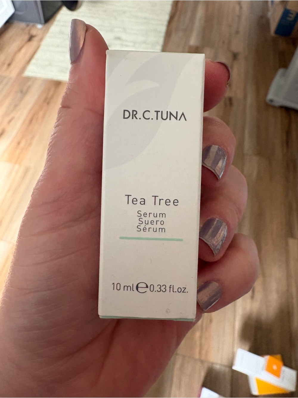 Farmasi Tea Tree Serum – White with Mint Accent